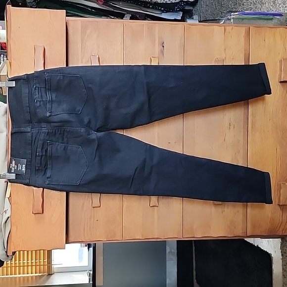 NWT Blue Savvy: Distressed Push-up Jeans (high-rise ankle), Black, 9/29 - Picture 5 of 7